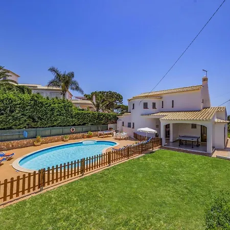 By * Gale (Albufeira)