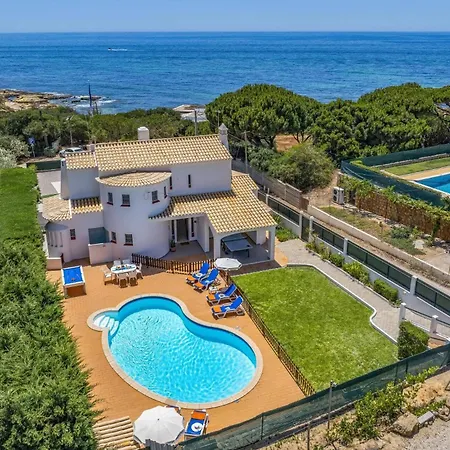 By * Gale (Albufeira)